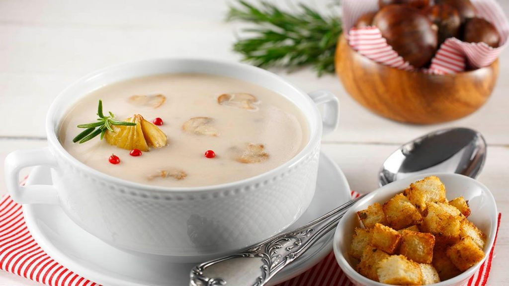 Tavuklu Mantar Çorbası