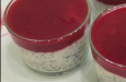 Çilek soslu haşhaşlı kup tatlısı