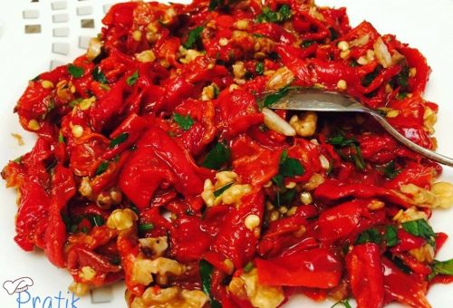 Cevizli Közlenmiş Biber Salatası