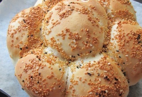 Susamlı Çiçek Ekmek
