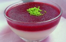 Çilek Soslu İrmik Tatlısı Tarifi ve Yapılışı