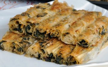 El Açması Tadında Ispanaklı Çıtır Börek Tarifi