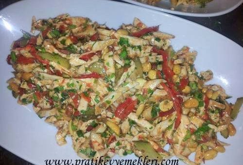 Fıstıklı Tavuk Salatası