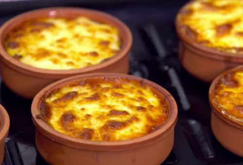 Güveçte Beşamel Soslu Tavuk