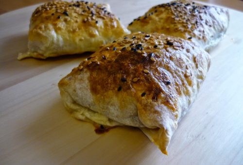 Kıymalı Garnitürlü Milföy Böreği