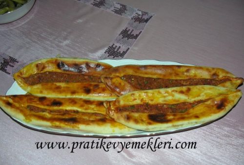 Evde Kıymalı Pide