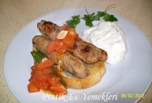 Domates Soslu Şiş Köfte