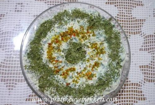 Yoğurtlu Ispanak Salatası